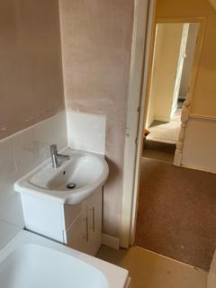 4 bedroom terraced house to rent, Belvedere Mount, Leeds LS11