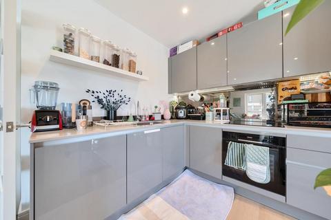 Flat 4, 10 Flagstaff Road, Reading, RG2 6AX