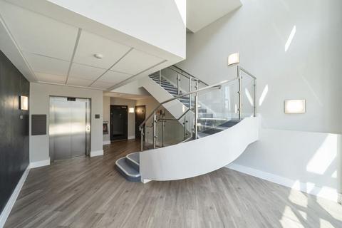 Flat 4, 10 Flagstaff Road, Reading, RG2 6AX