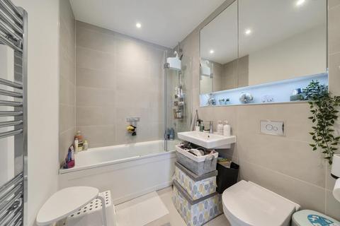Flat 4, 10 Flagstaff Road, Reading, RG2 6AX