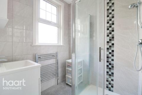 96 Trent Gardens, London, N14 4QN