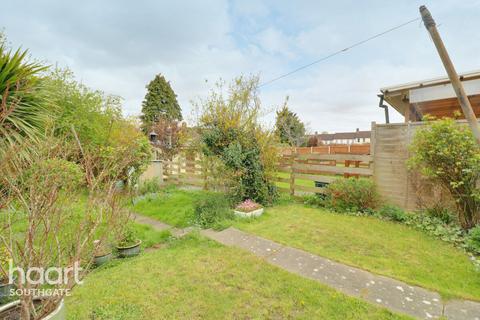 96 Trent Gardens, London, N14 4QN