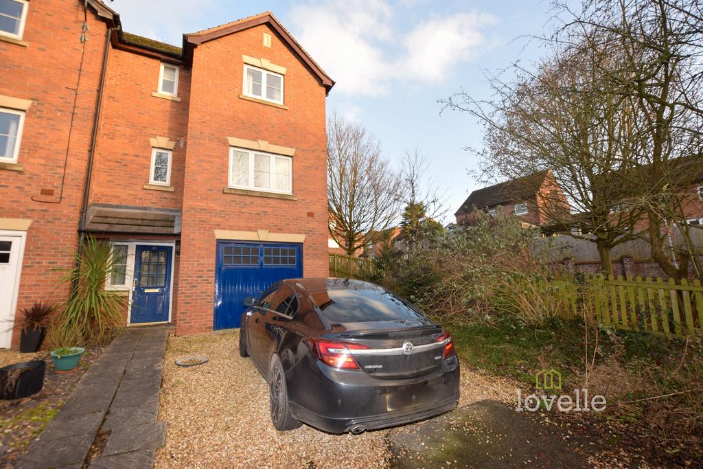 Willoughby Chase, Gainsborough DN21 3 bed terraced house for sale £
