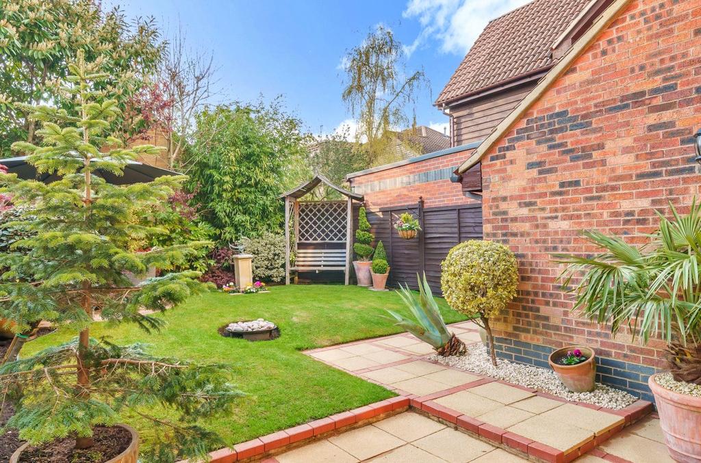 Watford, Hertfordshire WD25 2 bed semidetached house for sale £475,000
