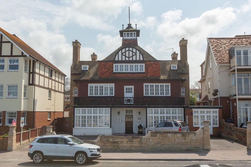 Sea Road, WestgateOnSea, CT8 2 bed penthouse £425,000
