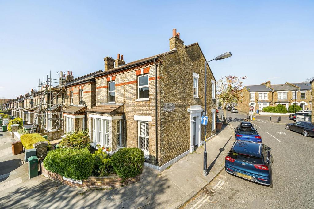 Carden Road, Peckham 2 bed flat for sale £650,000
