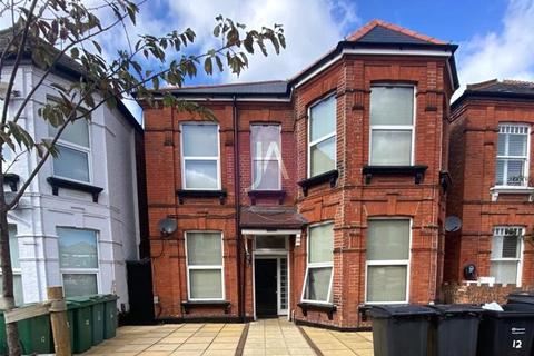Studio to rent, Manstone Road, Kilburn, London, NW2