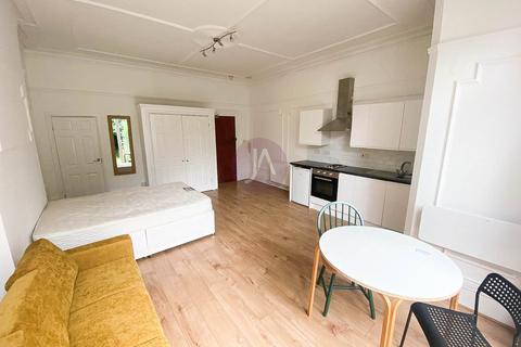 Studio to rent, Manstone Road, Kilburn, London, NW2