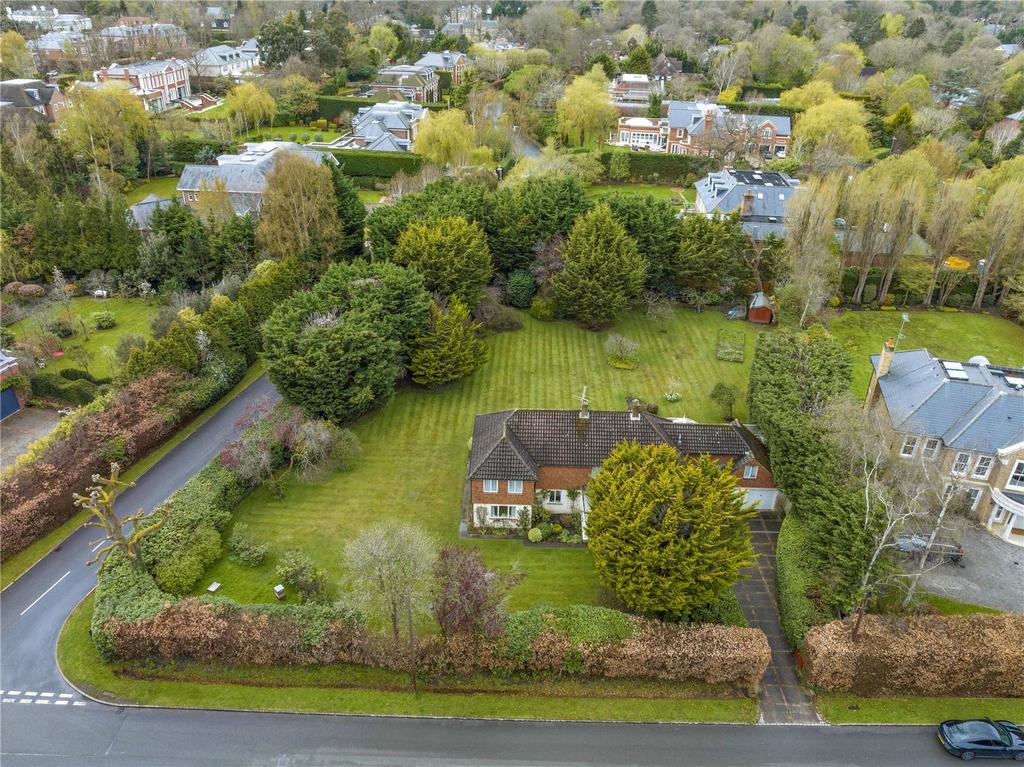 Princes Drive, Oxshott, Leatherhead, Surrey, KT22 5 bed detached house