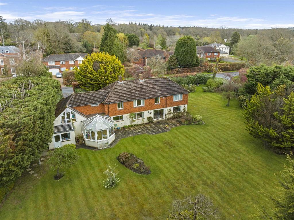 Princes Drive, Oxshott, Leatherhead, Surrey, KT22 5 bed detached house