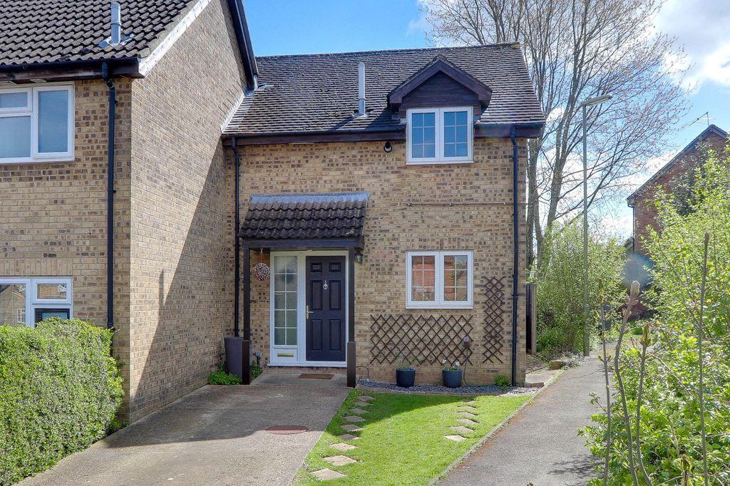 Paterson Close, Basingstoke RG22 4NX 2 bed end of terrace house £300,000