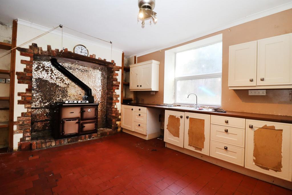 Corner House Farm, Foxholes YO25 3QH 5 bed link detached house £150,000