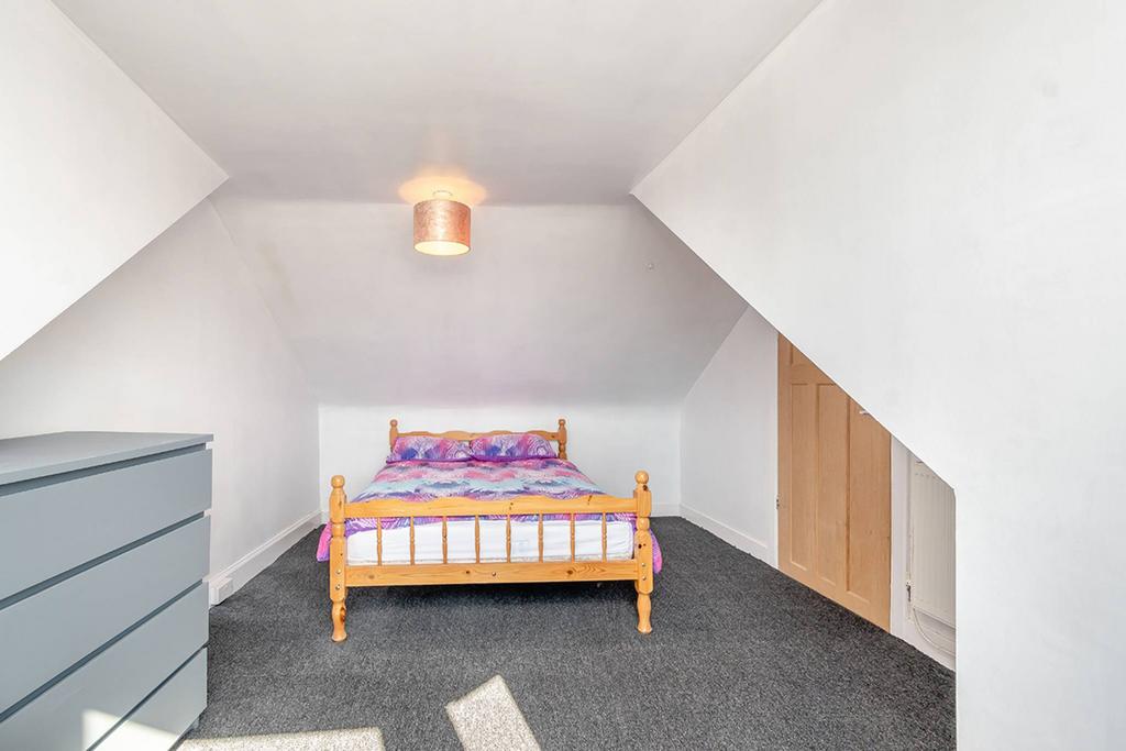 MFL2225125 975.jpg