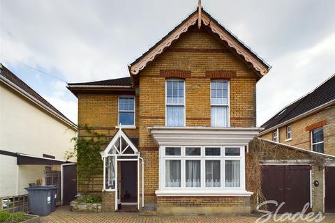 13 Darracott Road, Bournemouth, BH5 2AX