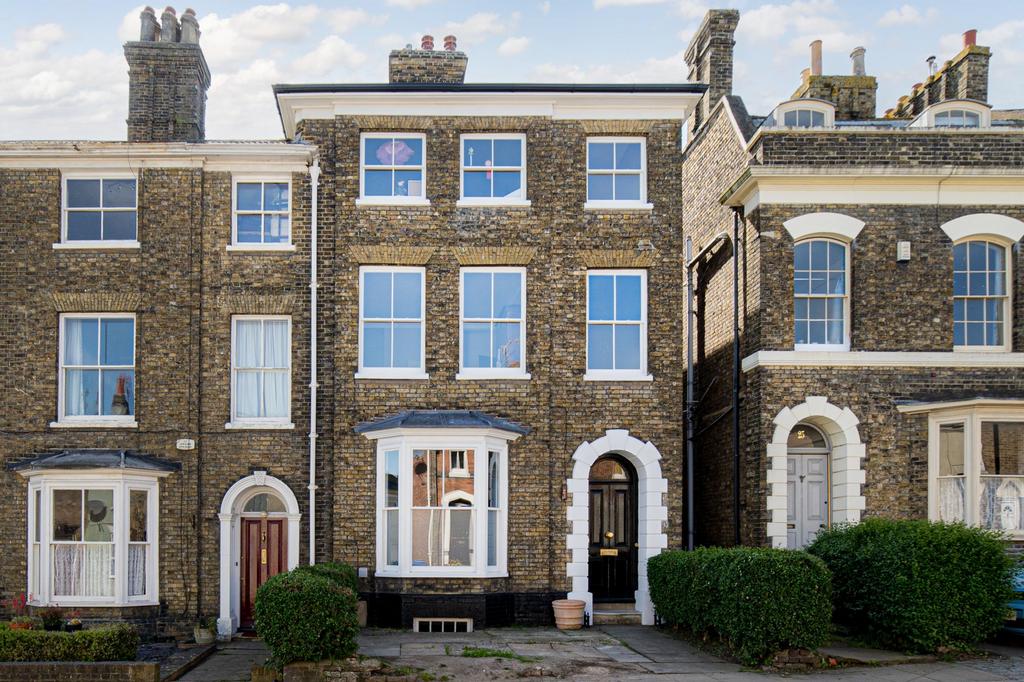 South Road, Faversham, ME13 4 bed end of terrace house for sale £800,000