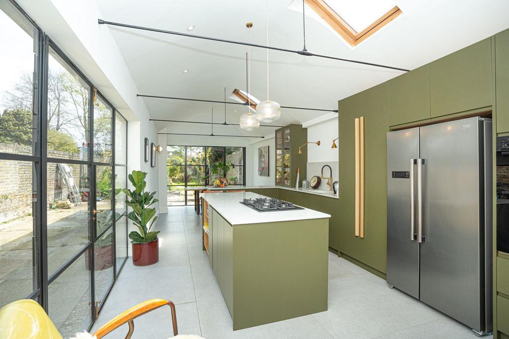 South Road, Faversham, ME13 4 bed end of terrace house for sale £800,000