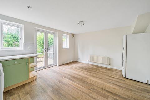 Woodcroft Court, 1b Knowle Gardens, West Byfleet, KT14 6EL