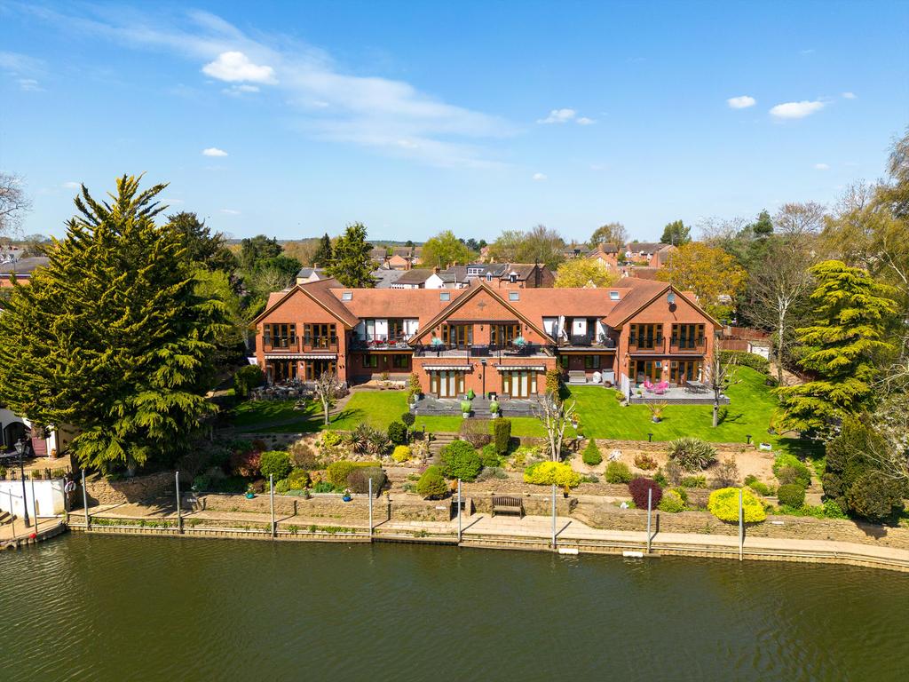 High Street, BidfordonAvon, Alcester, Warwickshire, B50 2 bed