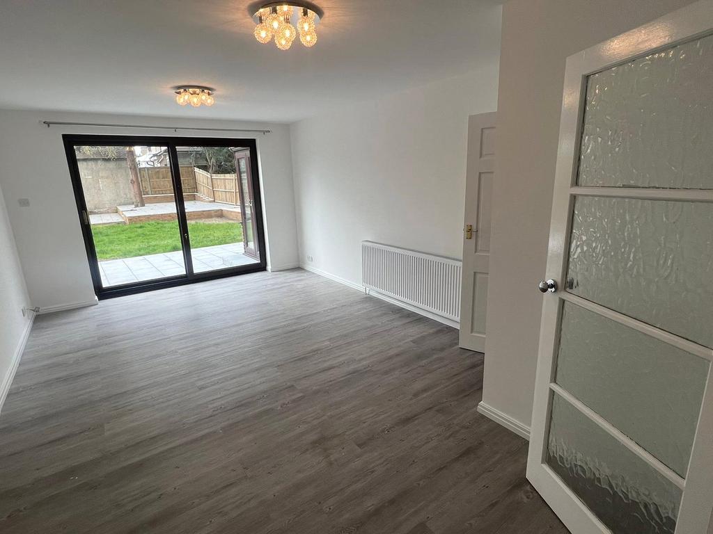 Courtfield Rise, West Wickham, BR4 4 bed detached house £3,250 pcm (£