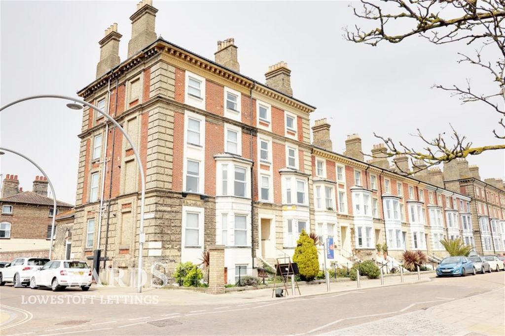 Wellington Esplanade, Lowestoft 3 bed flat £750 pcm (£173 pw)