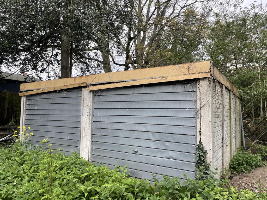 The Alders, West Wickham, Kent, BR4 2 bed bungalow for sale £500,000