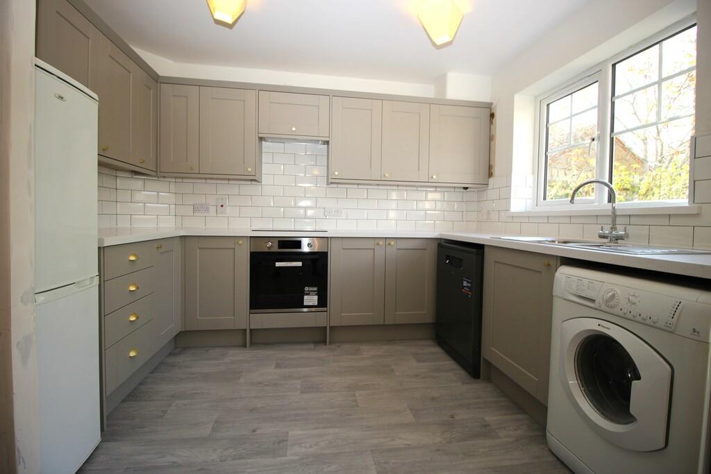 Brenda Gautrey Way, Cottenham 3 bed semidetached house £1,450 pcm (£335 pw)