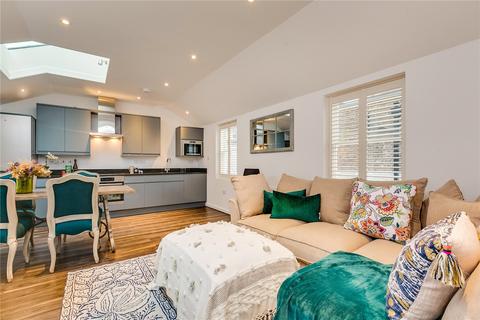 3 Foxton Mews, Richmond, TW10 6BS