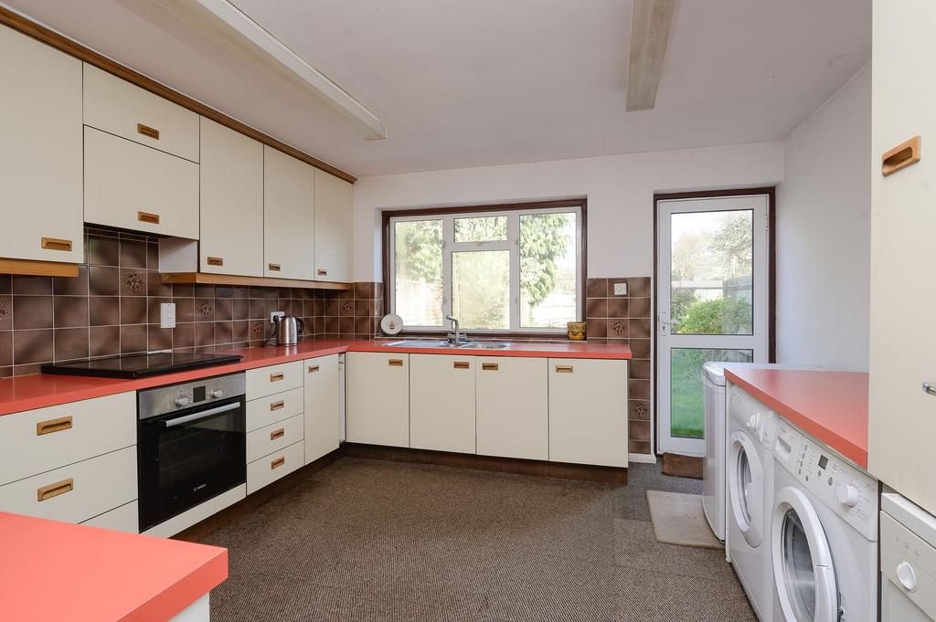 Freelands Road, Cobham, KT11 3 bed semidetached house for sale £725,000