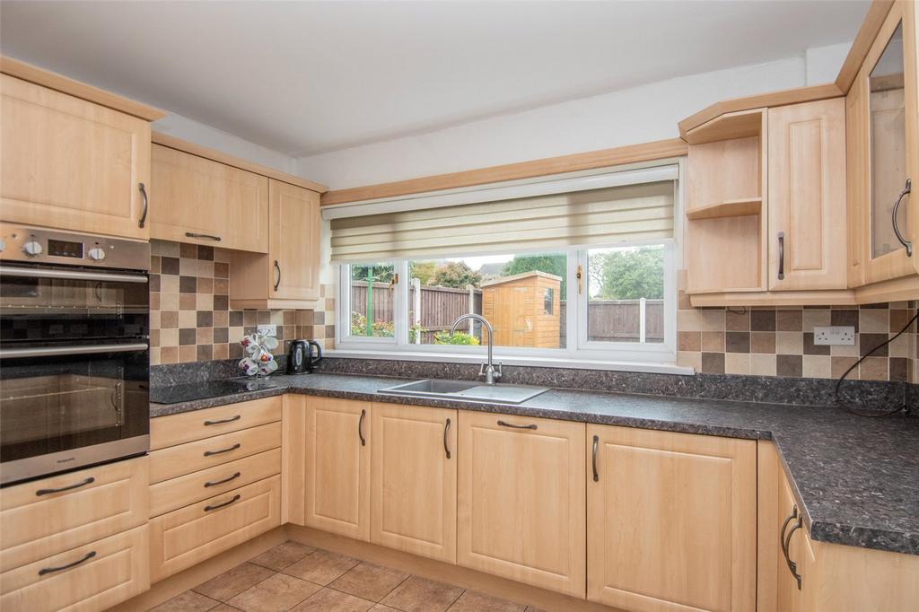 Cloverdale, Stoke Prior, Bromsgrove, Worcestershire, B60 3 bed bungalow