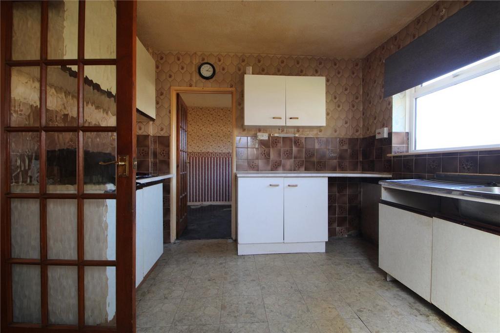 Fulford Walk, Hartcliffe, BS13 3 bed semidetached house £230,000