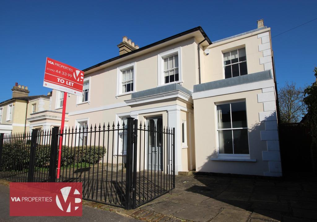 Churchfields, Broxbourne EN10 3 bed semidetached house £850,000