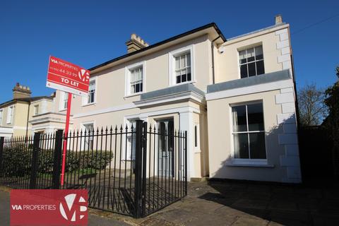 14 Churchfields, Broxbourne, EN10 7JS