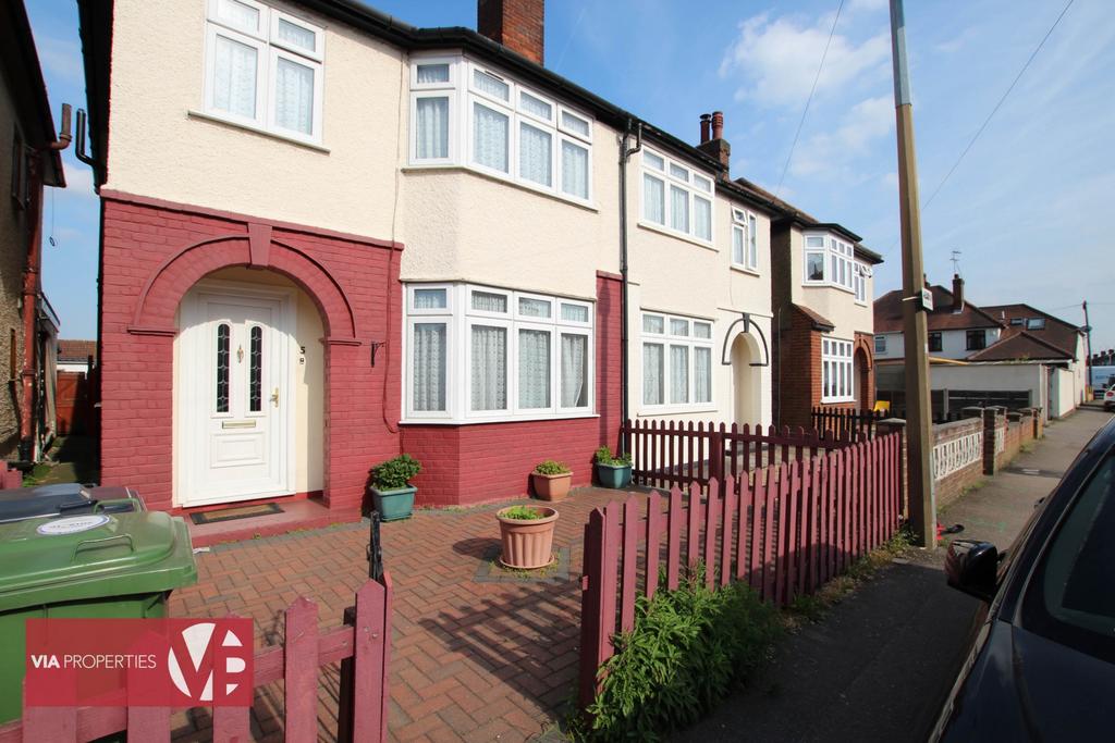 Middlefield Avenue, Hoddesdon EN11 3 bed semidetached house £415,000