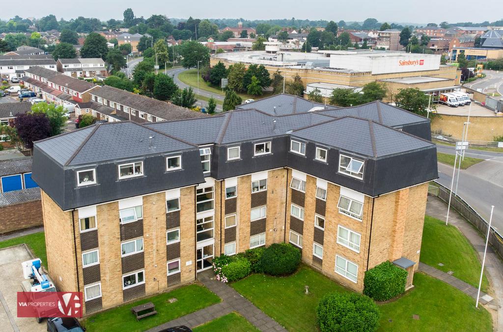 Lampits, Hoddesdon EN11 2 bed apartment £270,000