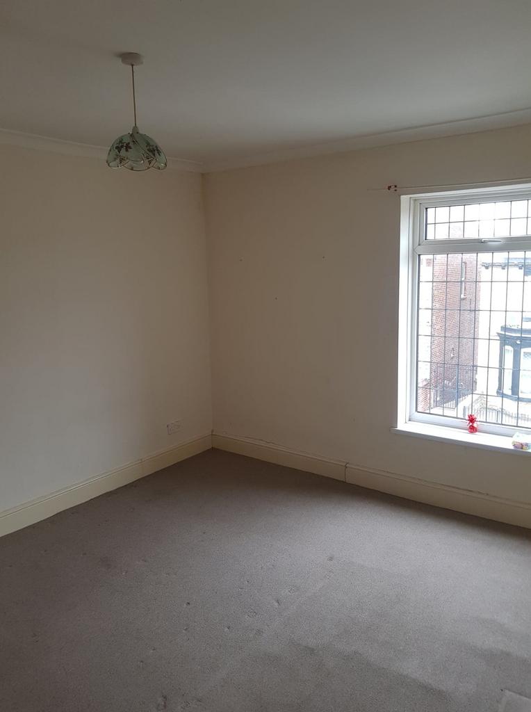 Barnsley Road, Wombwell S73 2 bed terraced house £650 pcm (£150 pw)