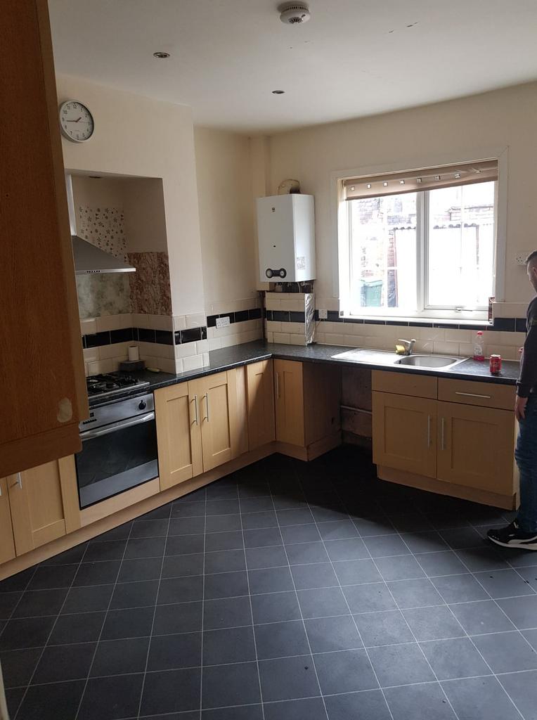 Barnsley Road, Wombwell S73 2 bed terraced house £650 pcm (£150 pw)
