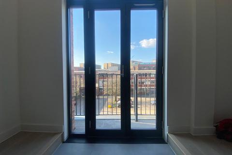 2 bedroom apartment to rent, Sky Gardens, Castlefield