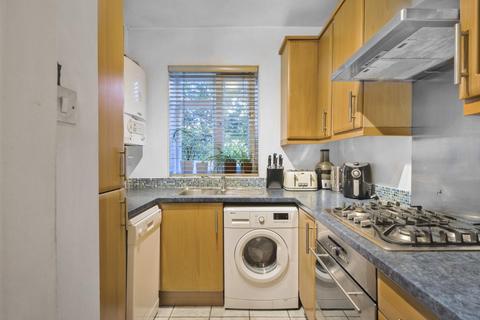 2 bedroom flat for sale - Kings Avenue, Clapham