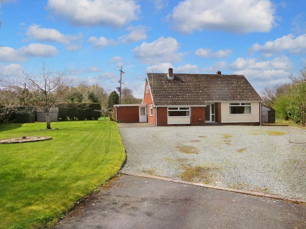 Cyfronydd, Welshpool SY21 3 bed detached bungalow for sale £250,000