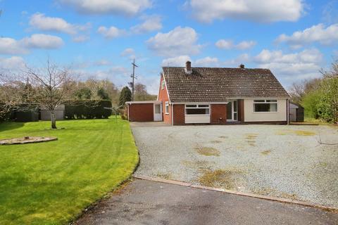 3 bedroom detached bungalow for sale - Cyfronydd, Welshpool SY21