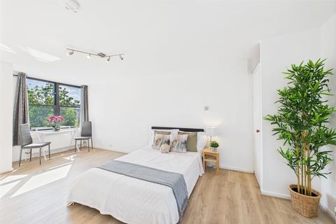 Thorndike House, Vauxhall Bridge Road, Pimlico, London, SW1V