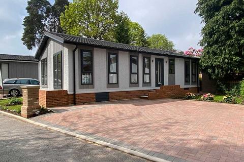 2 bedroom park home for sale, Crowthorne, Berkshire, RG40