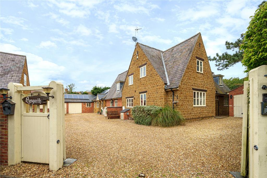 Harlestone Road, Church Brampton, Northamptonshire, NN6 4 bed detached