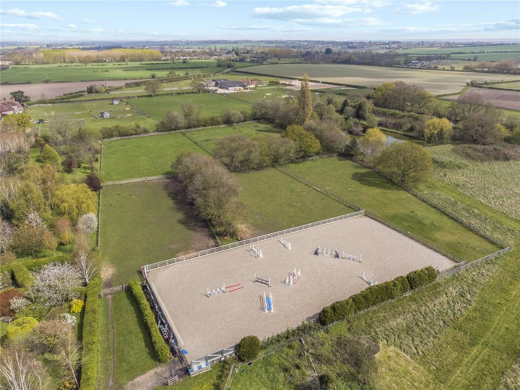 Shire House, 17 Swinderby Road, North Scarle, Lincoln, LN6 5 bed