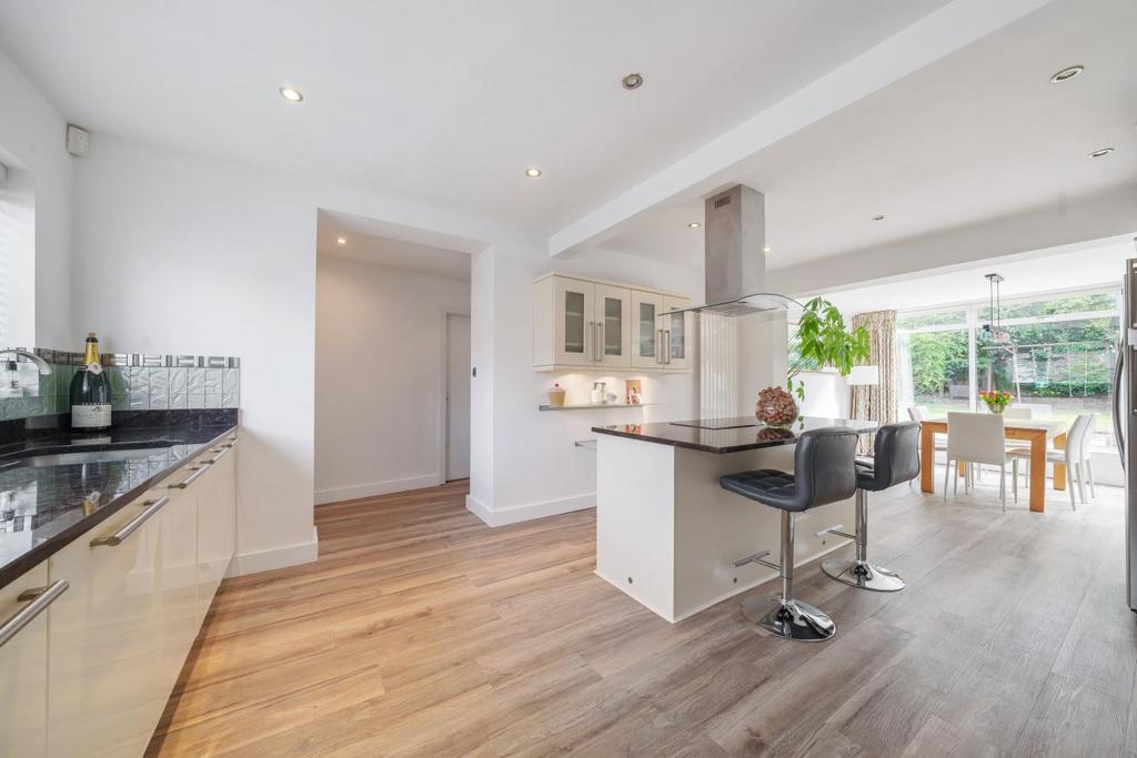 Drive, Bromley 4 bed semidetached house £835,000