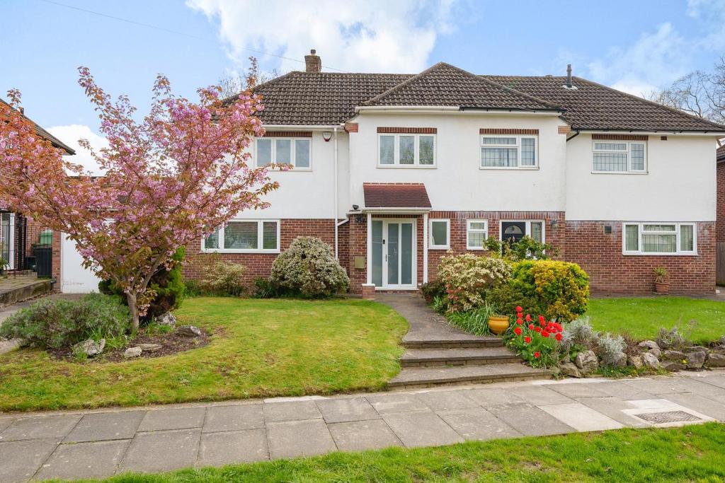 Drive, Bromley 4 bed semidetached house £835,000