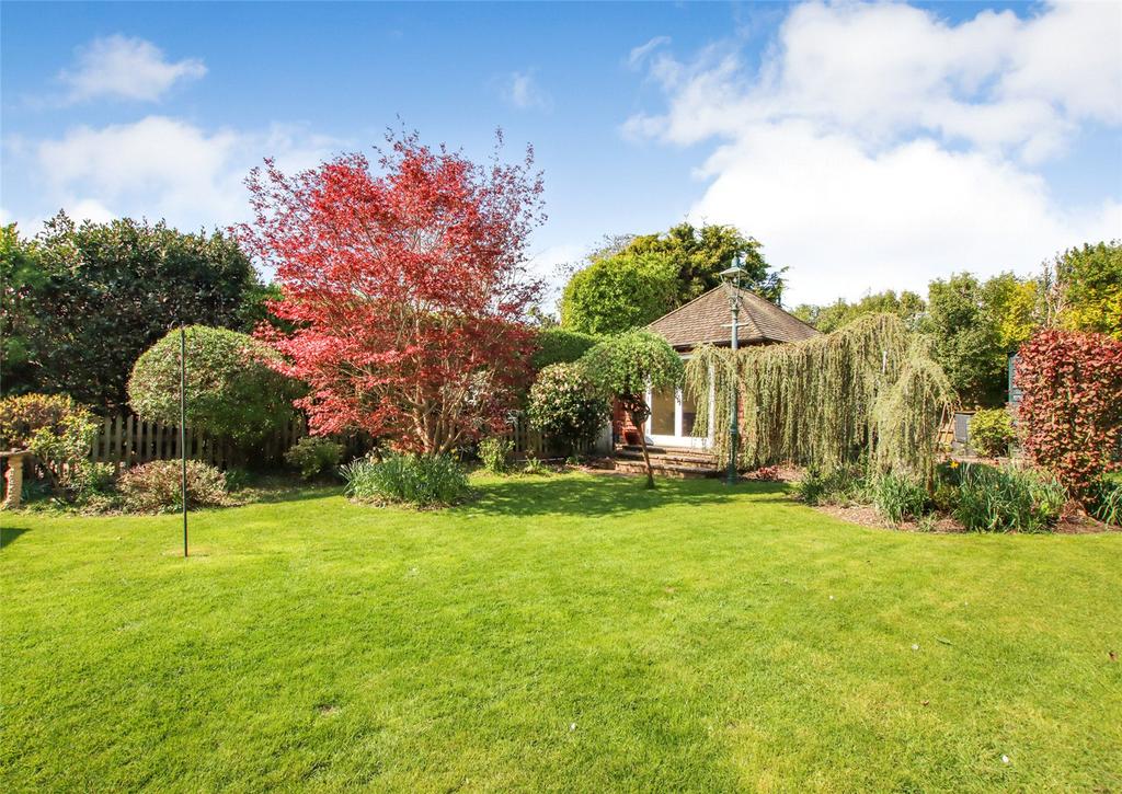 Daniells Walk, Lymington, Hampshire, SO41 4 bed detached house for sale