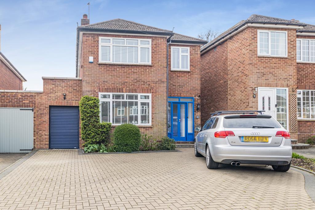 Croxley Green, Rickmansworth, WD23 3SN 3 bed link detached house for