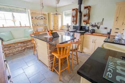 2 bedroom detached house for sale, Broadclyst Road, Whimple
