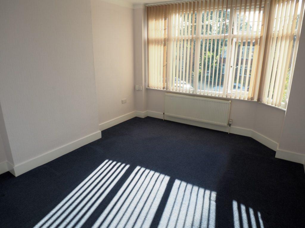 Myddelton Avenue, Enfield EN1 4AE 2 bed £1,400 pcm (£323 pw)